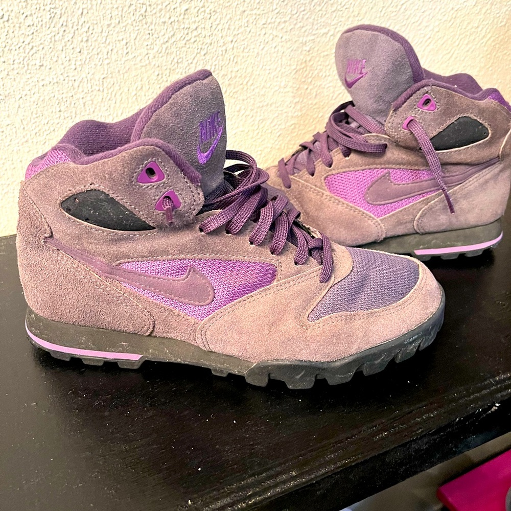 Nike ACG Gray and Purple Lace Up Boots for Outdoor Adventures